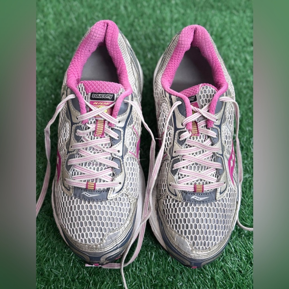 Saucony Women’s Pink and Gray Athletic Shoes with Cushioned Midsole Size 10